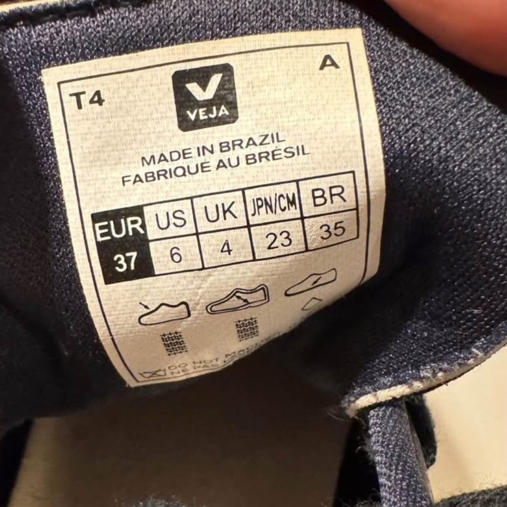 Veja black and white Sneakers - Picture 5 of 5